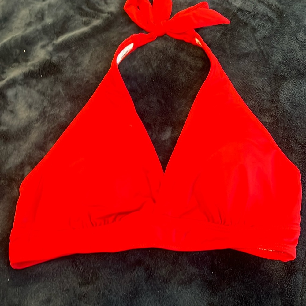 NEVER WORN Cupshe red halter bikini top (Size M)
